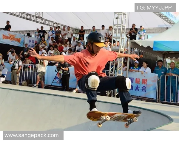 成都滑板队在极限运动嘉年华积分榜中以71分稳居第一名引领全场 成都滑板队在极限运动嘉年华积分榜中以71分稳居第一名引领全场